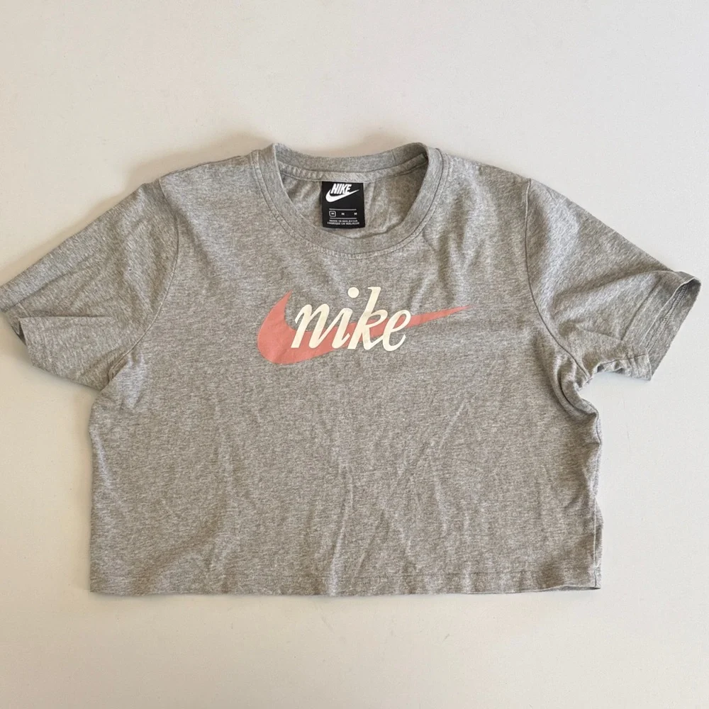 Nike Heather Gray Cropped Tee with Pink Logo Women’s Size M